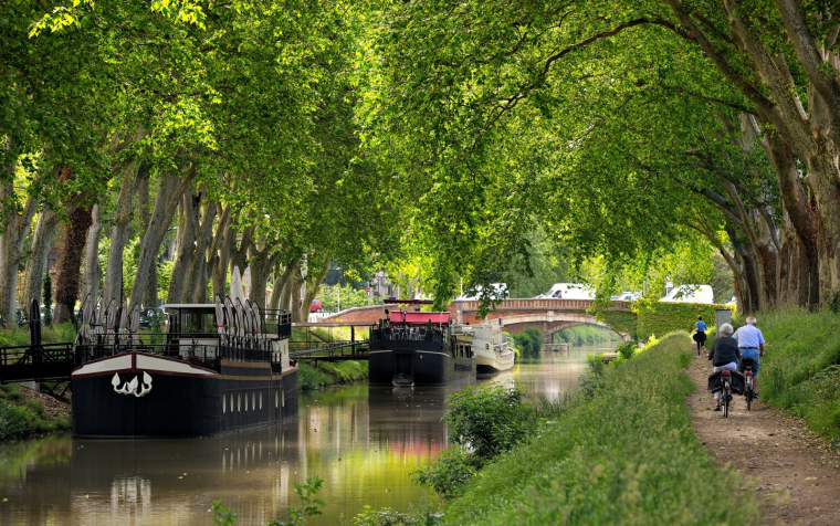 Été 2020 : parcourir la France en péniche (Crédits photo : Shutterstock)