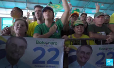 Brésil : dans le nord-est du pays, Jair Bolsonaro courtise l'électorat pro-Lula