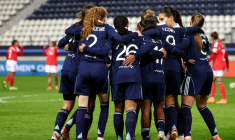 Les joueuses du PFC célèbrent l'un de leur deux buts face à Benfica, le 19 novembre 2025 à Paris ( AFP / FRANCK FIFE )