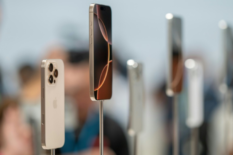 Des iPhone 16 présentés à Cupertino, en Californie, le 9 septembre 2024 ( AFP / Nic COURY )