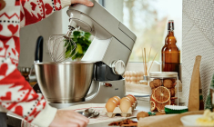 (Crédits photo : Adobe Stock - Nouvel ustensile culinaire moderne reçu à Noël en cadeau)