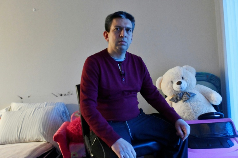 Richard Torres, demandeur d'asile vénézuélien, dont la femme et la fille autiste de 2 ans ont été envoyées au Texas pour être incarcérées, le 31 janvier 2026 à Minneapolis, dans le Minnesota ( AFP / Octavio JONES )