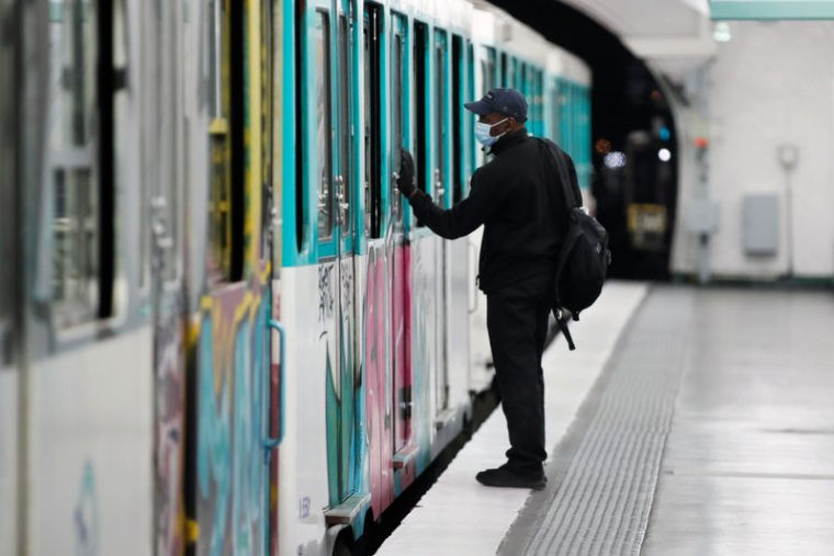 CORONAVIRUS/FRANCE: FIN DU MASQUE OBLIGATOIRE DANS LES TRANSPORTS LE 16 MAI