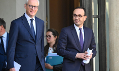 Le ministre de l'Economie et des Finances Bruno Le Maire et le ministre délégué aux Comptes publics Thomas Cazeneuve, le 27 septembre 2023, à l'Elysée. ( AFP / BERTRAND GUAY )