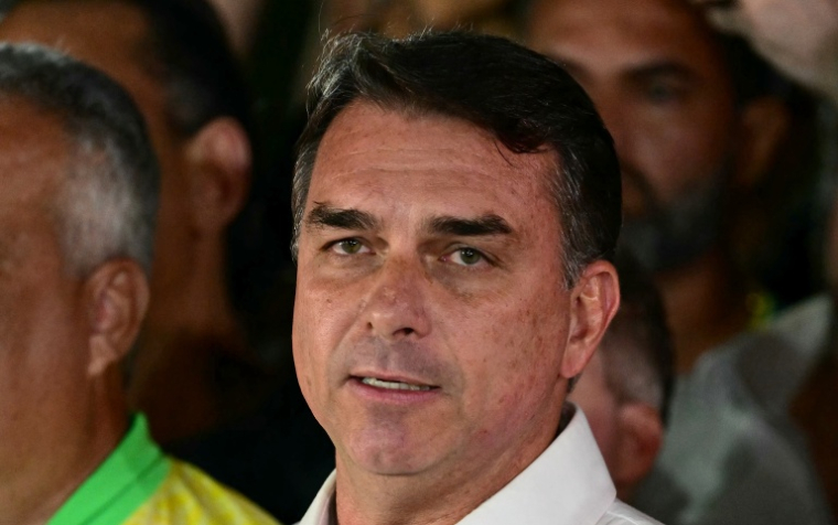 Flavio Bolsonaro le 25 octobre 2026 à Brasilia au Brésil ( AFP / Pablo PORCIUNCULA )