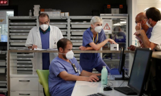 FRANCE: LA TENSION HOSPITALIÈRE DUE AU COVID-19 BAISSE ENCORE