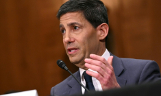 Kevin Warsh, lors de son audition par les sénateurs américains en vue de prendre la présidence de la Réserve fédérale (Fed), le 21 avril 2026 à Washington ( AFP / Mandel NGAN )