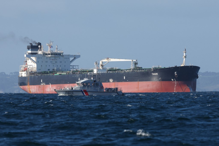Le "Tagor", au large de Douarnenez, le 2 juin 2026 ( AFP / FRED TANNEAU )