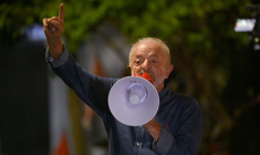 Le président de gauche Lula s'adresse à ses partisans après sa victoire au second tour de la présidentielle à Sao Paulo, dans le sud-est du Brésil, le 25 octobre 2026 ( AFP / Juan BARRETO )