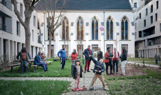 La Maison Saint-Charles à Paris est une résidence intergénérationnelle appartement à Habitat et Humanisme, association luttant contre les situations d'exclusion et d'isolement. (© Julie Limont)