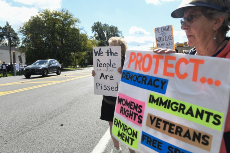 Manifestants à Allentown, Pennsylvanie, le 5 octobre 2026, aux Etats-Unis ( AFP / Matthew Hatcher )