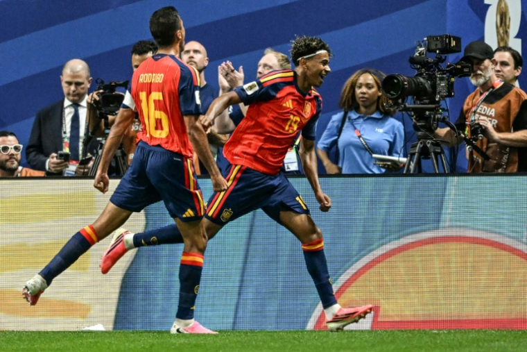 Le prodige espagnol Lamine Yamal (D) buteur lors du match de Coupe du monde contre l'Arabie saoudite, le 21 juin 2026 à Atlanta ( AFP / ROBERTO SCHMIDT )