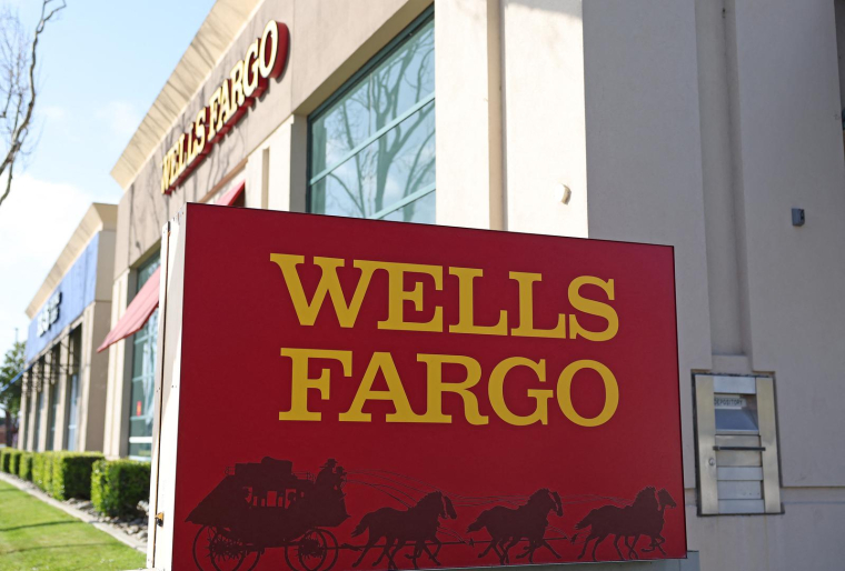 Mao Chenyue, employée de la banque Wells Fargo, ne peut quitter le territoire chinois. Elle "est dans l'obligation de coopérer aux investigations" a précisé Guo Jiakun, un porte-parole du ministère chinois des Affaires étrangères. ( GETTY IMAGES NORTH AMERICA / JUSTIN SULLIVAN )