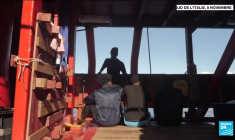 Italie : des centaines de migrants bloqués en mer, tensions entre Paris et Rome