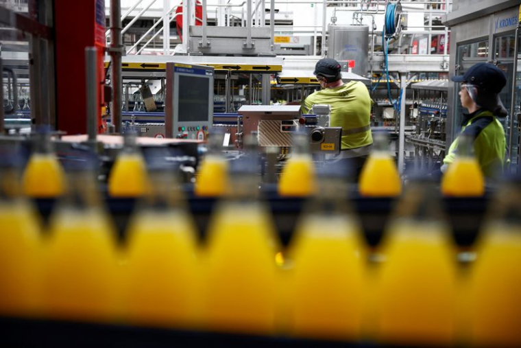 Une usine d'embouteillage de sodas, près de Marseille