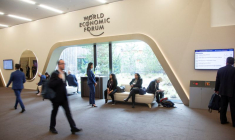 L'INQUIÉTUDE POUR L'ÉCONOMIE DOMINE AU SOMMET DE DAVOS