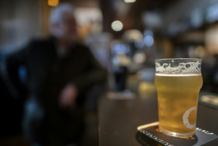 L'OMS a imputé à l'alcool 800.000 morts par an en Europe ( AFP / FRED TANNEAU )