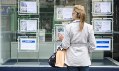 Frais d’agence immobilière, remboursement d’un crédit en cours, imposition… L’argent récolté lors de la vente de votre logement est amputé de certains frais.