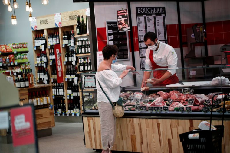 COMMERCE: FACE À LA FRONDE, LA FRANCE RESTREINT LA VENTE EN GRANDE SURFACE