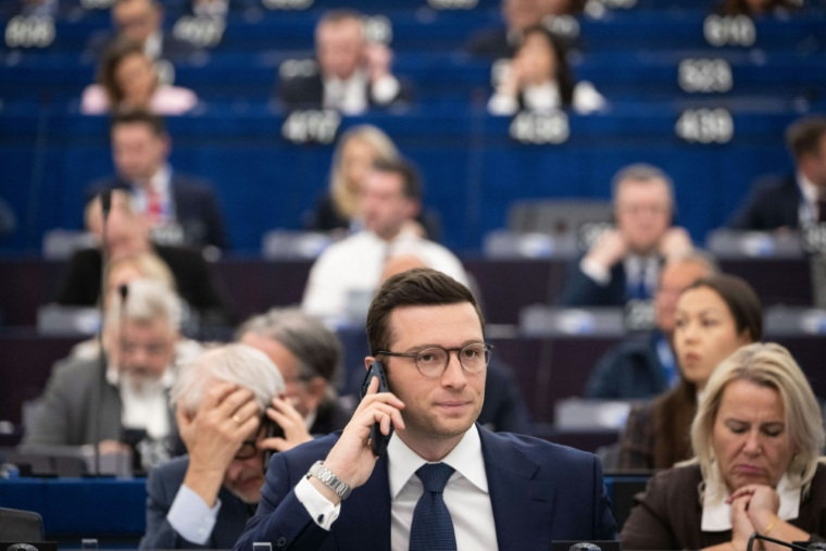 Le président du Rassemblement National (RN) et député européen Jordan Bardella (c) lors d'une session plénière au Parlement européen à Strasbourg, le 29 avril 2026 dans le Bas-Rhin ( AFP / SEBASTIEN BOZON )