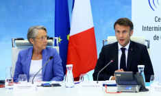 Le président français Macron tient une nouvelle réunion de crise après la troisième nuit d'émeutes, à Paris