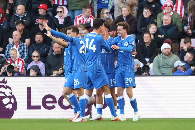 Chelsea cartonne Bournemouth, Brighton s'impose en infériorité numérique face à Sunderland