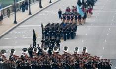 Des militaires participent au défilé célébrant le 250e anniversaire de l'armée américaine, le 14 juin 2025 à Washington ( AFP / Annabelle GORDON )
