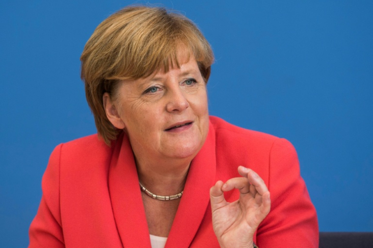 La chancelière allemande de l'époque, Angela Merkel, donne une conférence de presse à Berlin, le 31 août 2015 ( AFP / John MACDOUGALL )