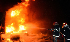 SYRIE: INCENDIES DANS LE PORT DE LATTAQUIÉ APRÈS UNE OFFENSIVE ISRAÉLIENNE