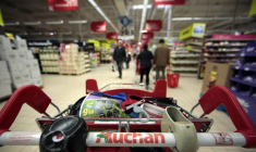 AUCHAN PROMET UN REDRESSEMENT DANS SES HYPERS EN FRANCE EN 2018