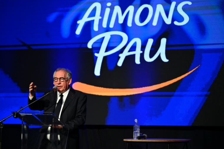 L'ancien Premier ministre et maire candidat à sa réélection à Pau François Bayrou, le 26 février 2026, à Pau dans les Pyrénées-Atlantiques ( AFP / Gaizka IROZ )