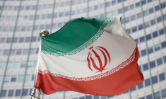 Le drapeau iranien flotte devant le siège de l'Agence internationale de l'énergie atomique (AIEA), à Vienne