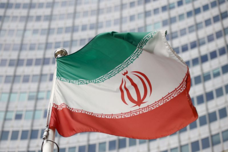 Le drapeau iranien flotte devant le siège de l'Agence internationale de l'énergie atomique (AIEA), à Vienne