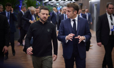 Le président ukrainien Volodimir Zelensky et le président français Emmanuel Macron à Budapest