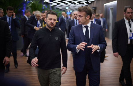 Le président ukrainien Volodimir Zelensky et le président français Emmanuel Macron à Budapest