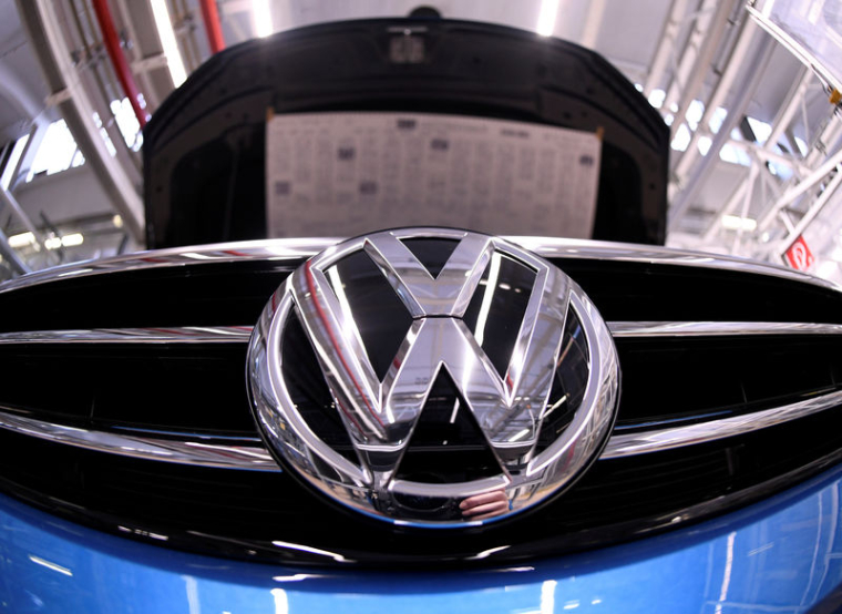 VW ET FCA AU RISQUE D'AMENDES UE LIÉES AUX ÉMISSIONS