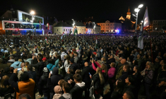 Le meeting du parti Tisza le 9 avril 2026 à Györ, en Hongrie ( AFP / Attila KISBENEDEK )