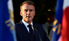 Emmanuel Macron, à Bormes-les-Mimosas, le 17 août 2025 ( POOL / MIGUEL MEDINA )