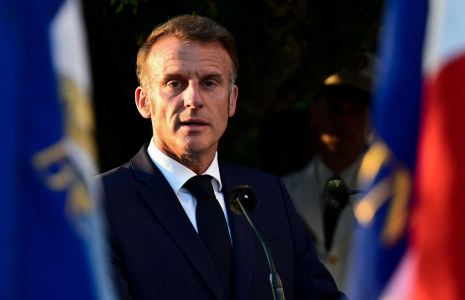 Emmanuel Macron, à Bormes-les-Mimosas, le 17 août 2025 ( POOL / MIGUEL MEDINA )