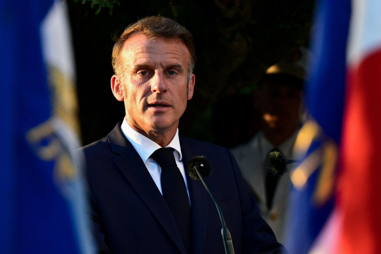 Emmanuel Macron, à Bormes-les-Mimosas, le 17 août 2025 ( POOL / MIGUEL MEDINA )