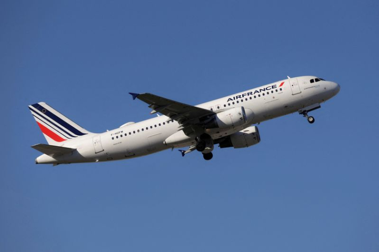 Un avion de ligne d' Air France décolle de l'aéroport de Malaga-Costa del Sol en Espagne