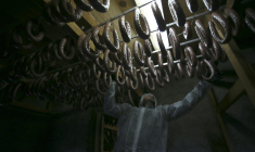 Un producteur de figatelli traditionnel corse (illustration) ( AFP / PASCAL POCHARD-CASABIANCA )