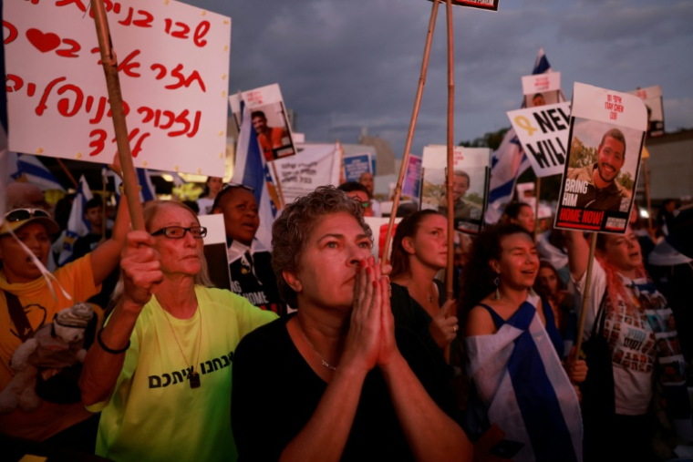 Rassemblement sur la Place des otages à Tel-Aviv, au matin du 13 octobre 2025 ( AFP / Menahem KAHANA )