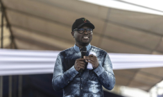 Le candidat à la présidentielle Romuald Wadagni fait un discours pendant un meeting de campagne à Cotonou (Bénin), le 10 avril 2026 ( AFP / OLYMPIA DE MAISMONT )