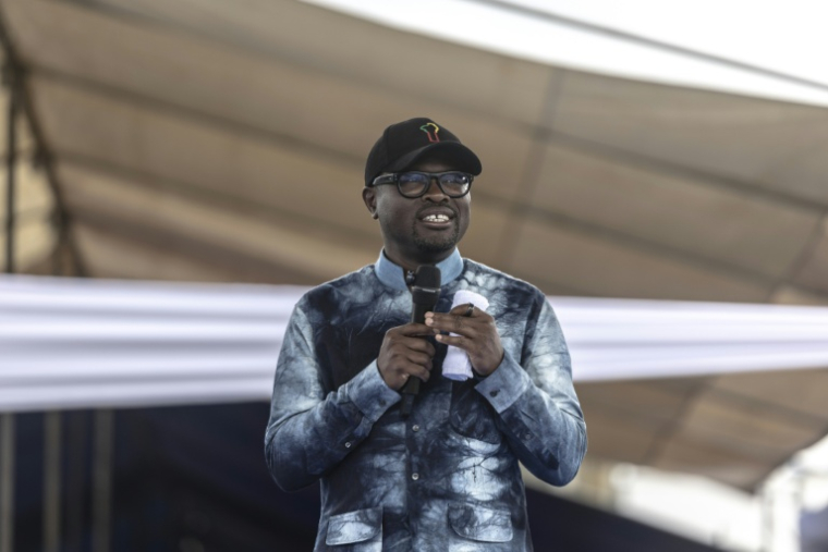 Le candidat à la présidentielle Romuald Wadagni fait un discours pendant un meeting de campagne à Cotonou (Bénin), le 10 avril 2026 ( AFP / OLYMPIA DE MAISMONT )