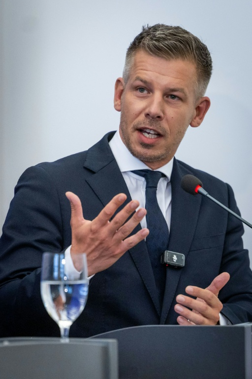 Le Premier ministre hongrois Peter Magyar s'exprime lors d'une conférence de presse à Bratislava, en Slovaquie, le 10 septembre 2026 ( AFP / TOMAS BENEDIKOVIC )