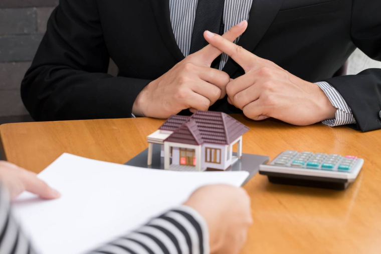 Trop de refus de crédits de la part des banques selon la Banque de France-iStock-comzeal.jpg