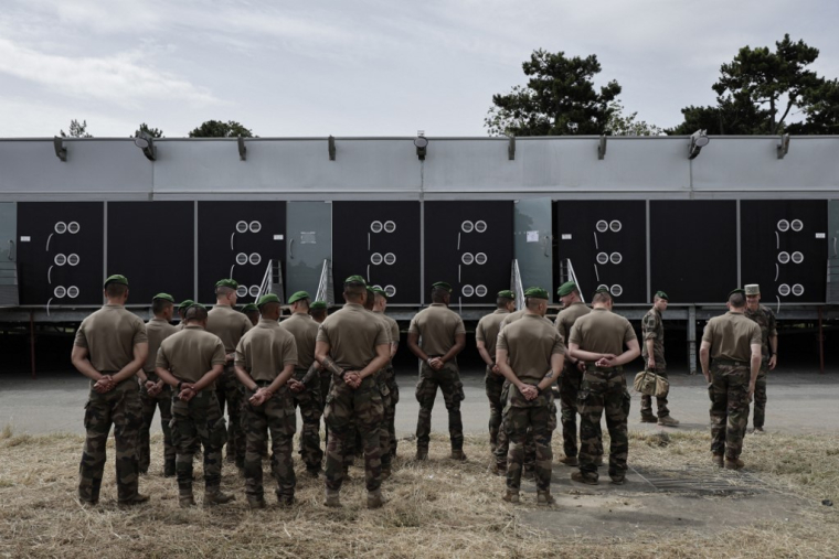 Des militaires français à Paris, le 5 juillet 2024. ( AFP / STEPHANE DE SAKUTIN )
