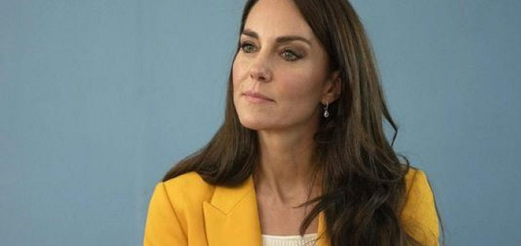 Kate Middleton a fait sensation en arborant un top H&M lors d’une sortie officielle. ( crédit photo : Capture d’écran Pinterest )
