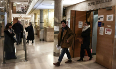Jeannine Sollacaro (gauche), la veuve d’Antoine Sollacaro, accompagnée de Paul et Anna-Maria Sollacaro, quittent la cour d'assises des Bouches-du-Rhône le 11 décembre 2025 ( AFP / Thibaud MORITZ )